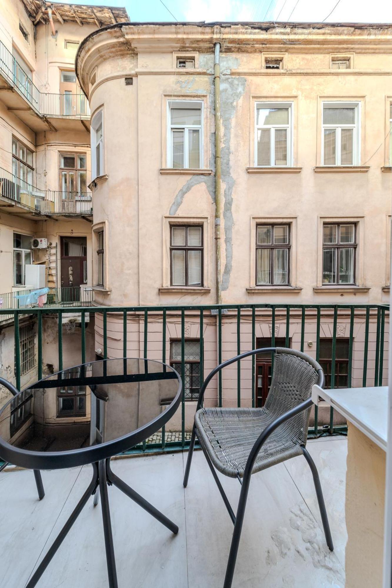 Demar Apart Doroshenka Lviv Luaran gambar
